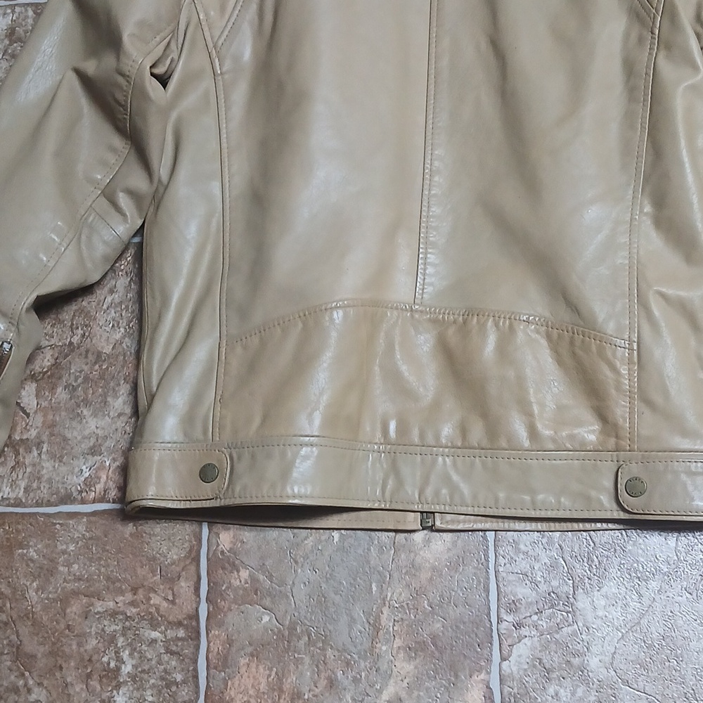 EUC Black Rivet Men's Tan Bomber Jacket 100% Leather - Picture 8 of 8